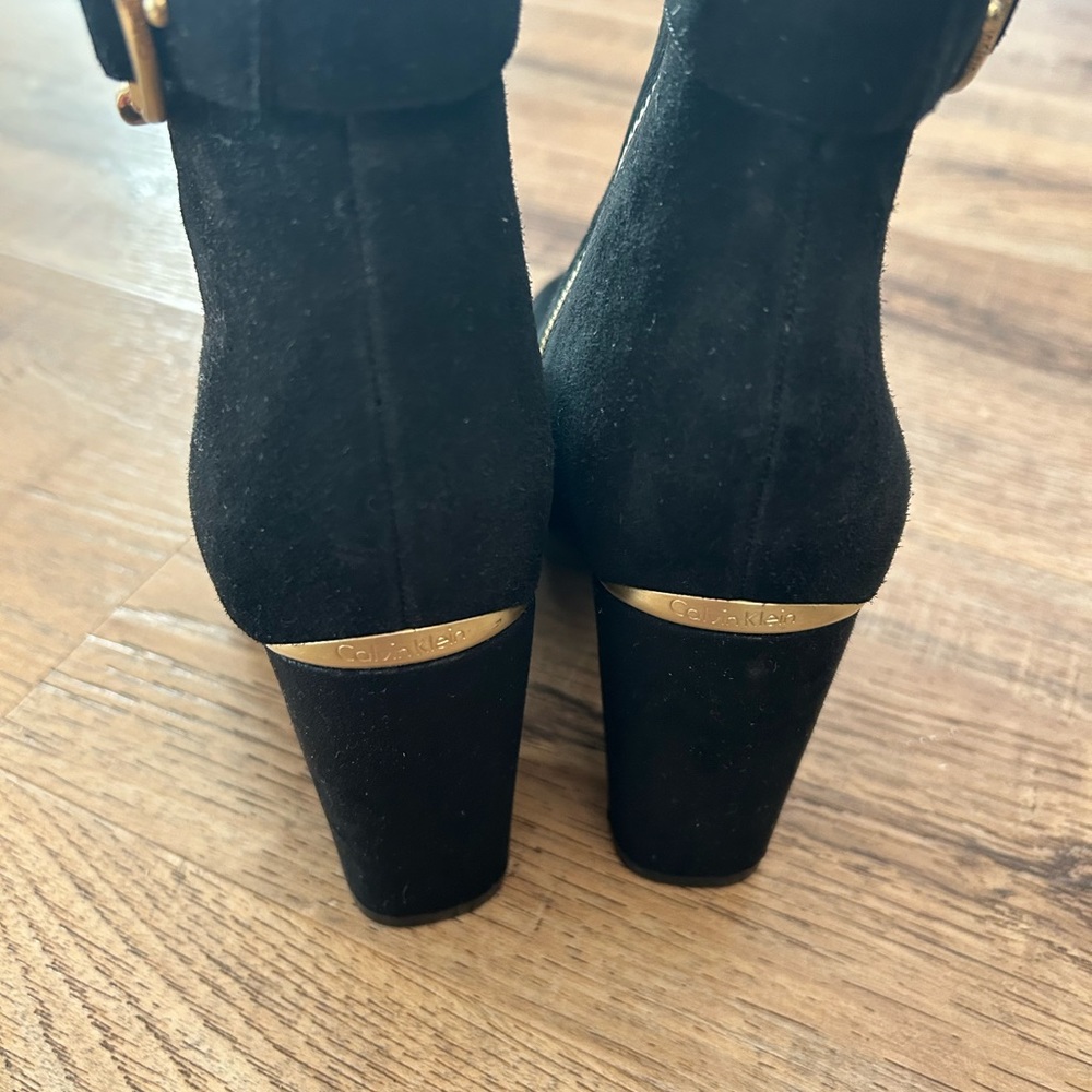 Black suede woman short boots